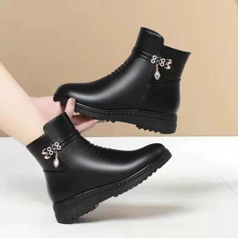Leather Women Boots Winter Thick Wool Lined Genuine Leather Women Snow Boots Large Size Women Winter Shoes