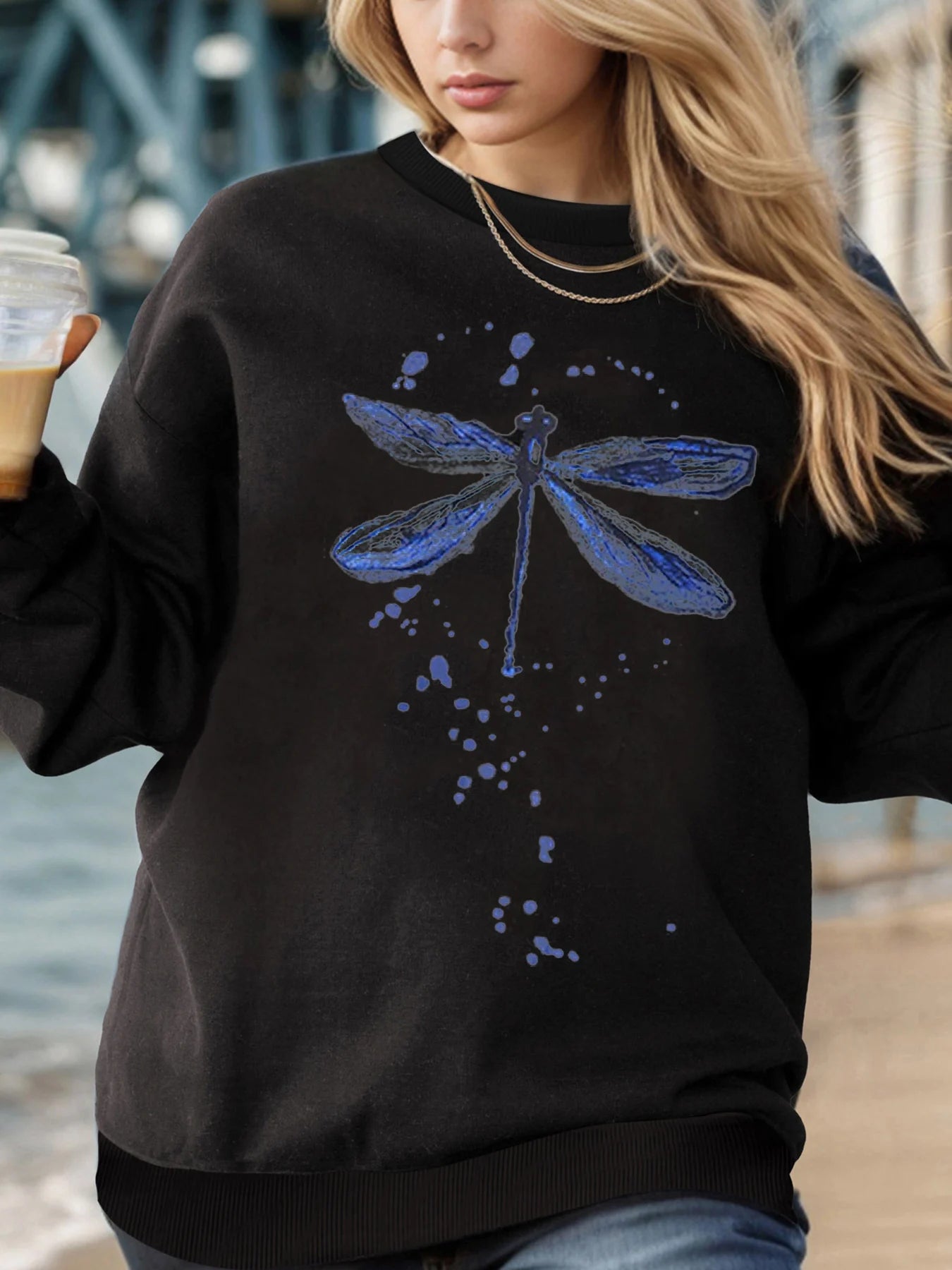 Women's autumn and winter casual loose and comfortable warm dragonfly pattern printed round neck long sleeved pullover